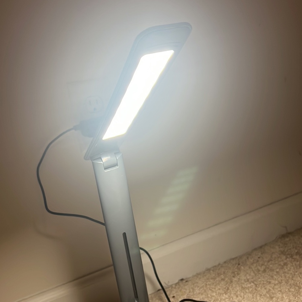 H-Welldone folding portable LED desk lamp with USB charger - Picture 5 of 8